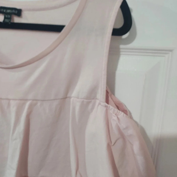 Lane Bryant Light Pink Cold-Shoulder with Ruffle Blouse in Size 18/20 - Picture 4 of 6
